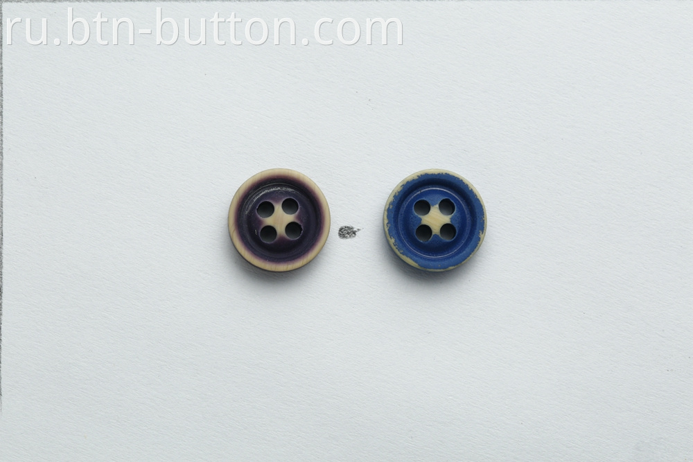 Distressed magnetic buttons for knitwear